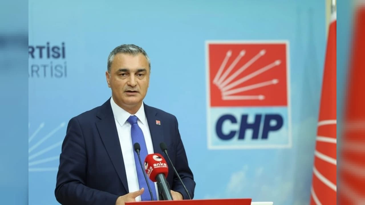 CHP'li Müslim Sarı'dan AK Parti'ye Geçen 5 Belediye Başkanına Sert Tepki