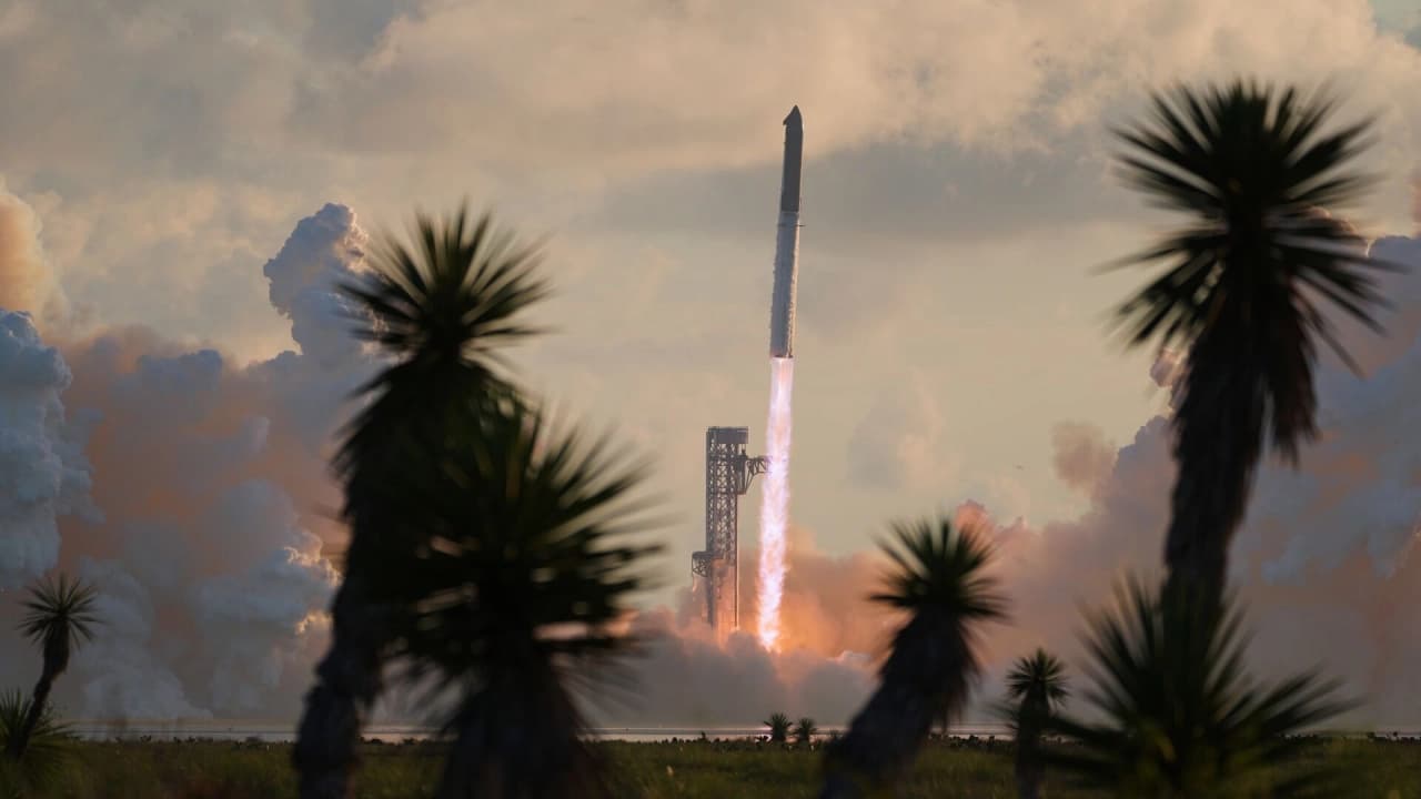 SpaceX'in Starship Roketi İlk Kez Yörüngeye Ulaştı: 26 Starlink Uydusu Başarıyla Konuşlandırıldı