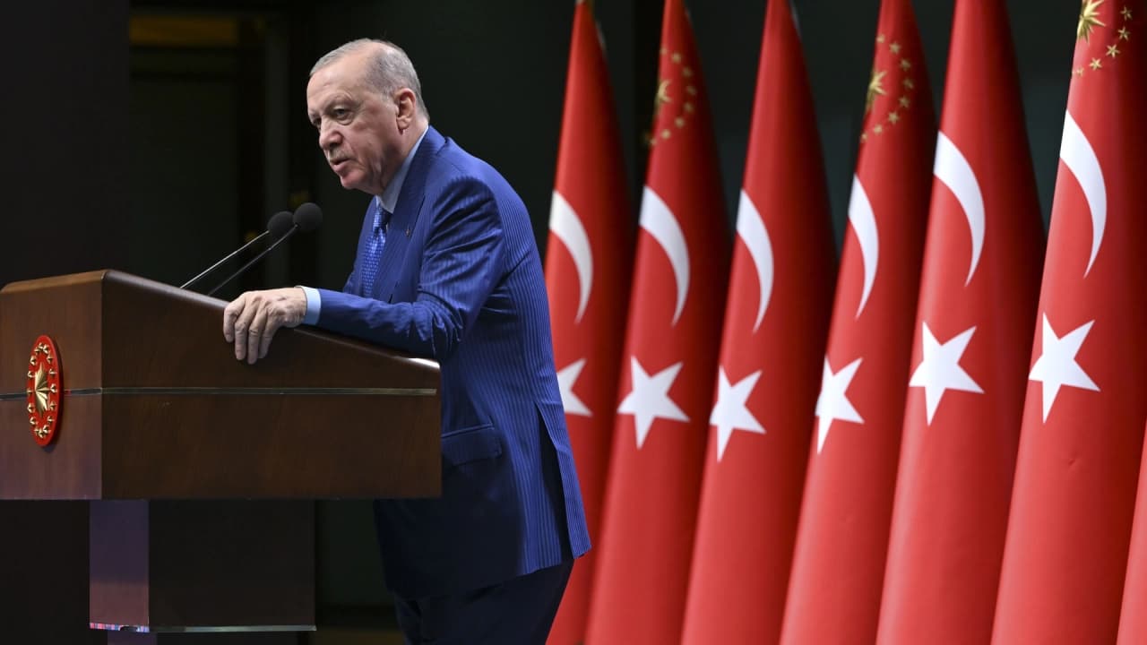 Cumhurbaşkanı Erdoğan'dan fon soruşturması açıklaması: Ekonomi kurmaylarıyla toplanacak