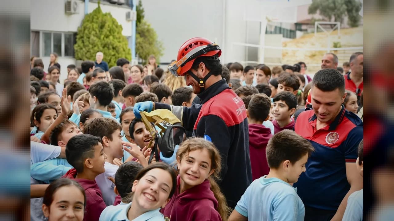 İzmir'de İtfaiye Haftası Kapsamında Tatbikat ve Eğitim Toplantısı Düzenlendi