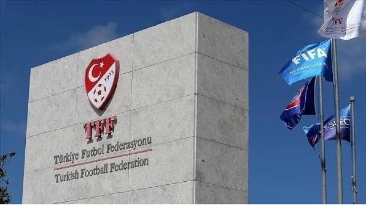 Belçika'da TFF Heyetine Pasaport Engeli: Montella'nın Basın Toplantısı Gecikti
