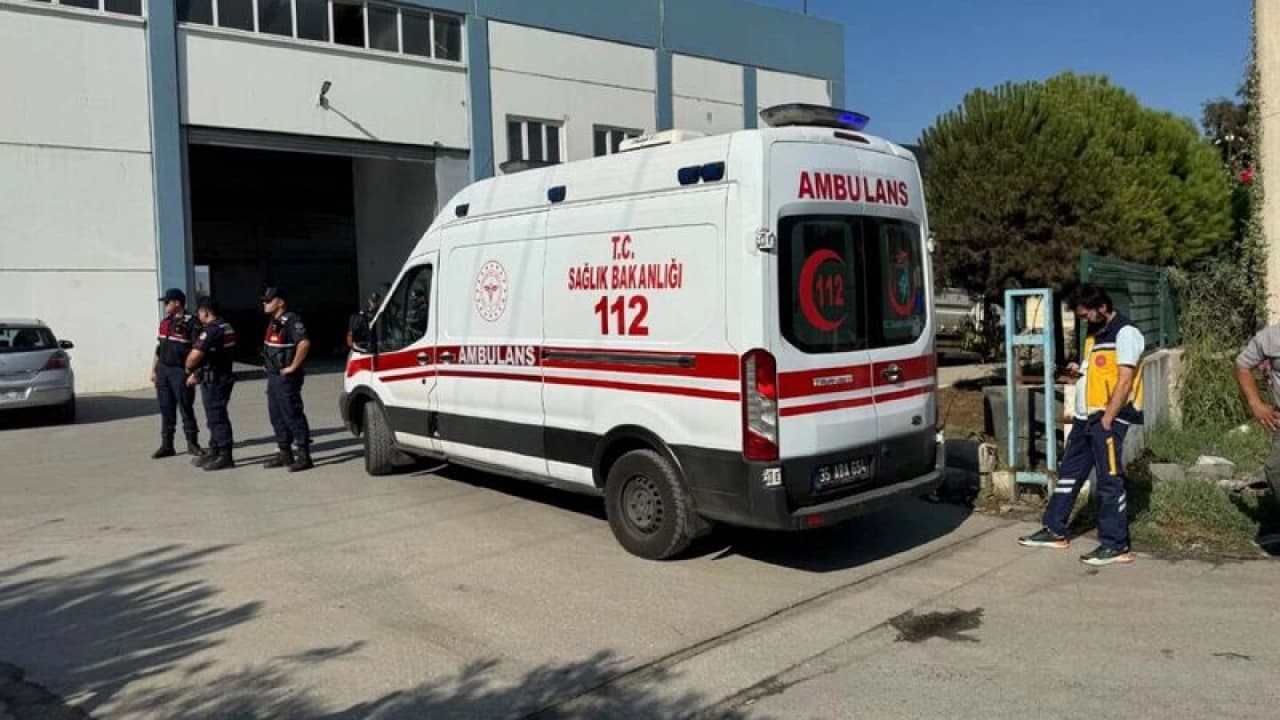 İzmir'de Metal Fabrikasında Patlama: Üçü Ağır Yedi İşçi Yaralandı