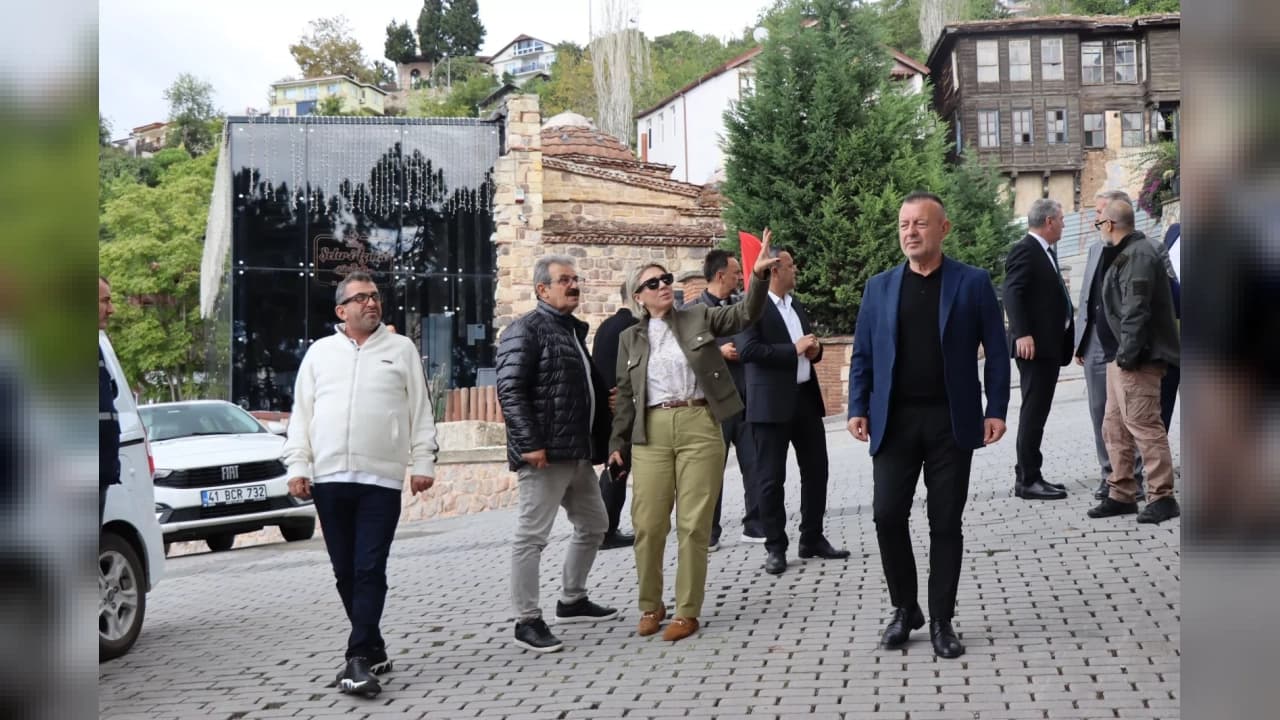 İzmit Belediyesi Yetkilileri Akçakoca Mahallesi'nde Saha İncelemesi Gerçekleştirdi