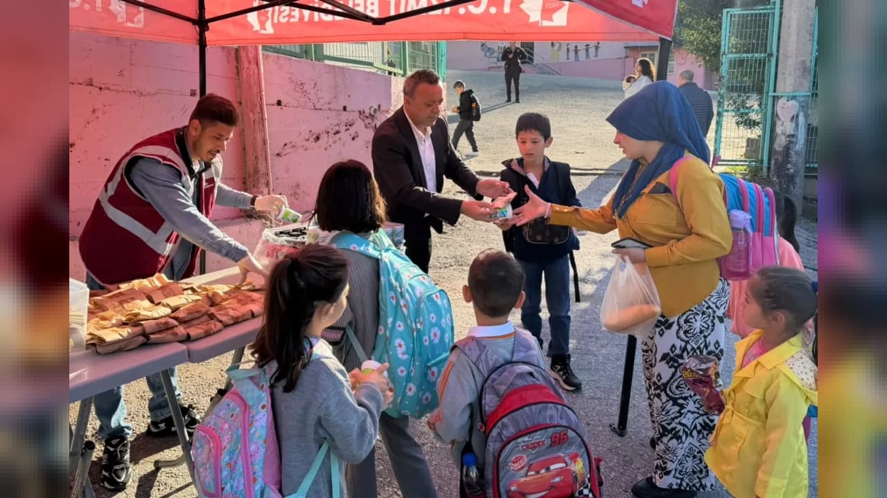 İzmit Belediyesinden Okullarda Beslenme Saati Projesi Uygulaması