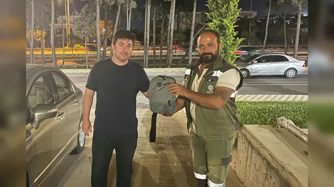 Kocaeli'de Temizlik Personelinden Örnek Davranış: 400 Bin TL Değerindeki Bilezikleri Sahibine Teslim Etti