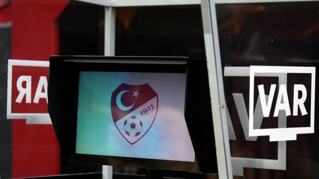 Trabzonspor Galatasaray maçı VAR hakemi Erwin Blank oldu