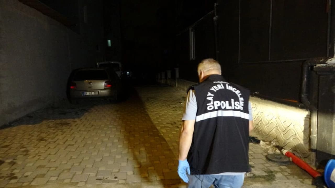 Adana'da Pencereden Düşen 42 Yaşındaki Şahıs Yaşamını Yitirdi: 2 Gözaltı