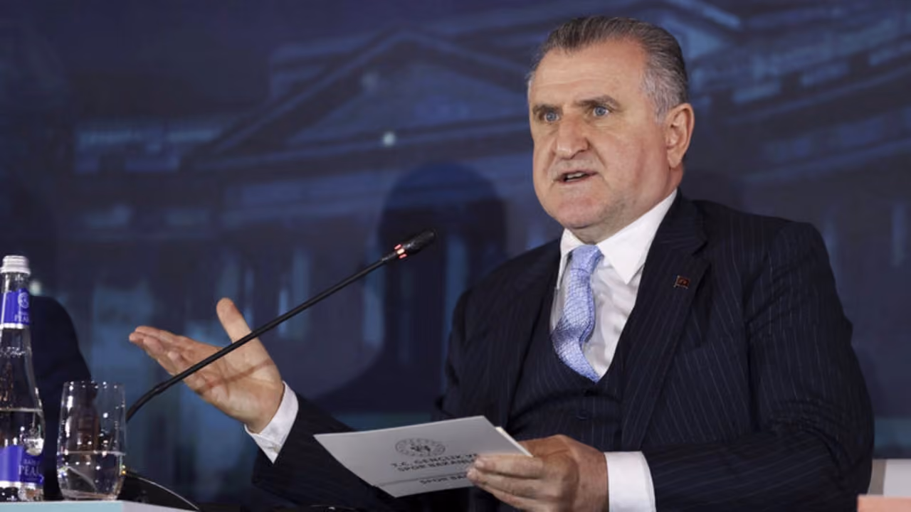Bakan Osman Aşkın Bak'tan Beşiktaş Başkanı Serdal Adalı'ya Tebrik Mesajı