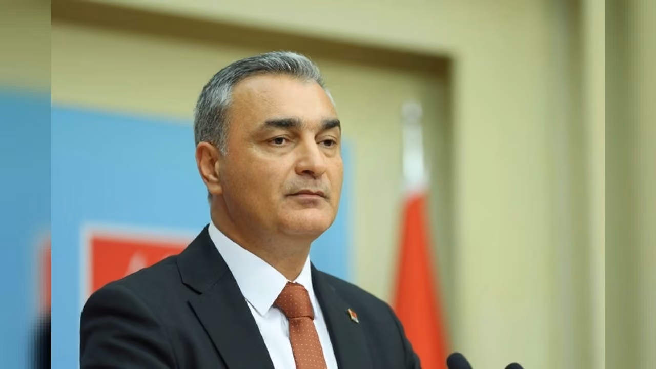CHP Sözcüsü Müslim Sarı'dan Eyüpsultan Belediye Başkanı Mithat Bülent Özmen'in Gözaltına Alınmasına Sert Tepki