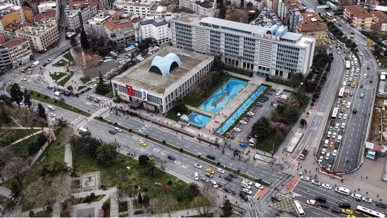 İBB Davasında 4 Sanığa Tahliye Kararı: Duruşma Ertelendi
