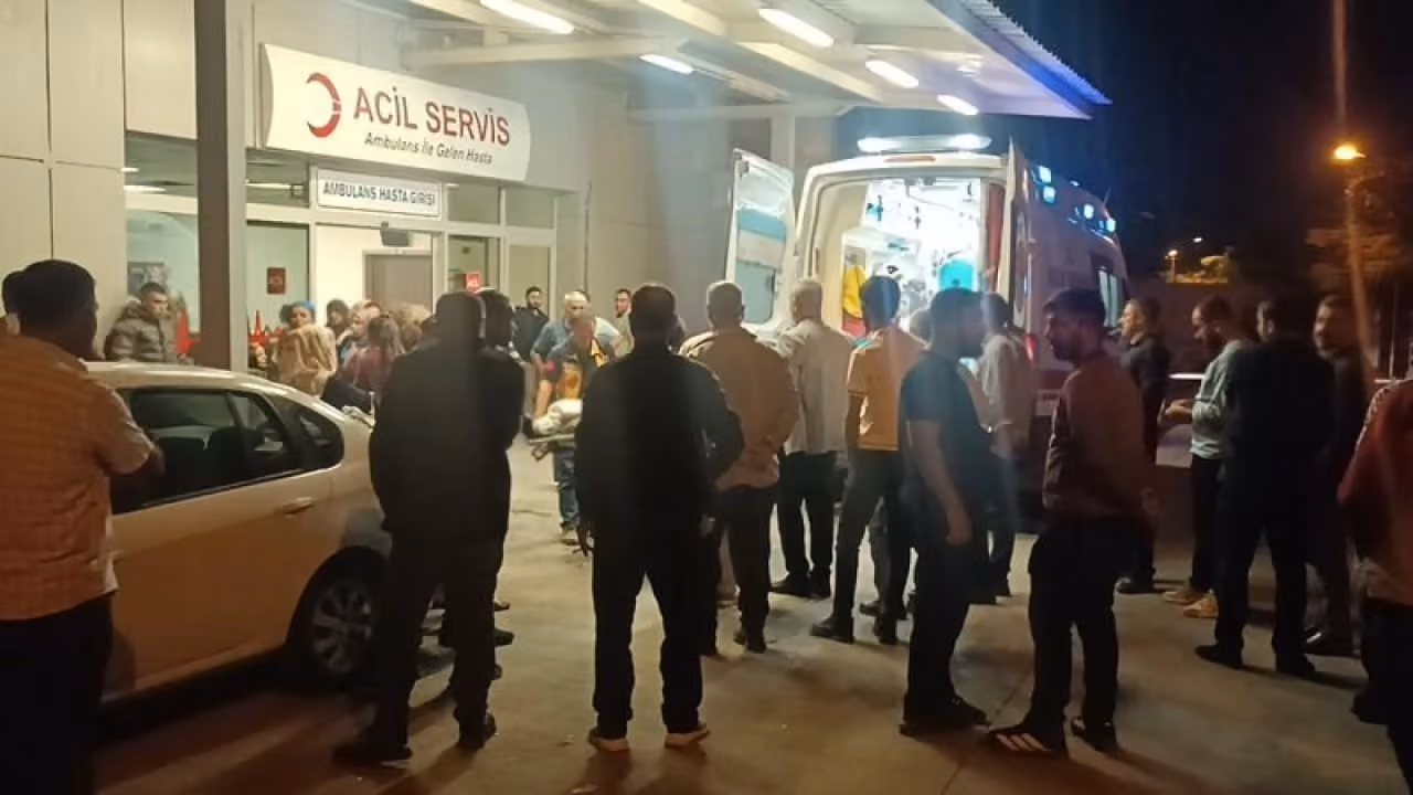 Şanlıurfa Birecik'te Feci Kaza: 1 Kişi Hayatını Kaybetti, 3'ü Ağır 7 Yaralı