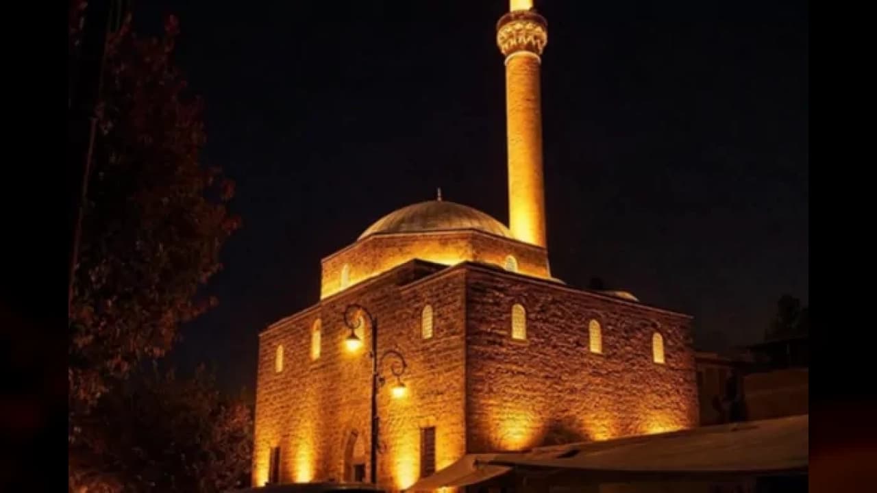 Bakan Ersoy Duyurdu: Depremde Hasar Gören 6 Tarihi Cami İbadete Açılıyor