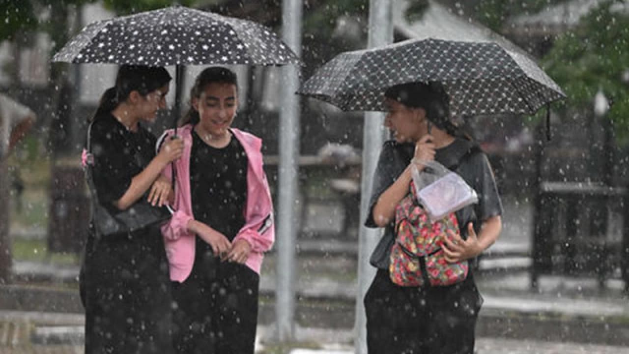 Meteoroloji'den 6 İle Sarı Kodlu Alarm: Sağanak ve Fırtına Uyarısı