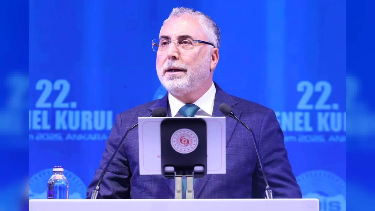 Bakan Işıkhan'dan TESK Başkanı Mehmet Yiğiner'e Tebrik Mesajı
