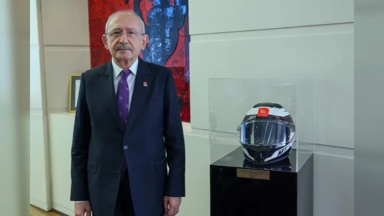 Kılıçdaroğlu’na Emanet Edilen Kask Makam Odasında