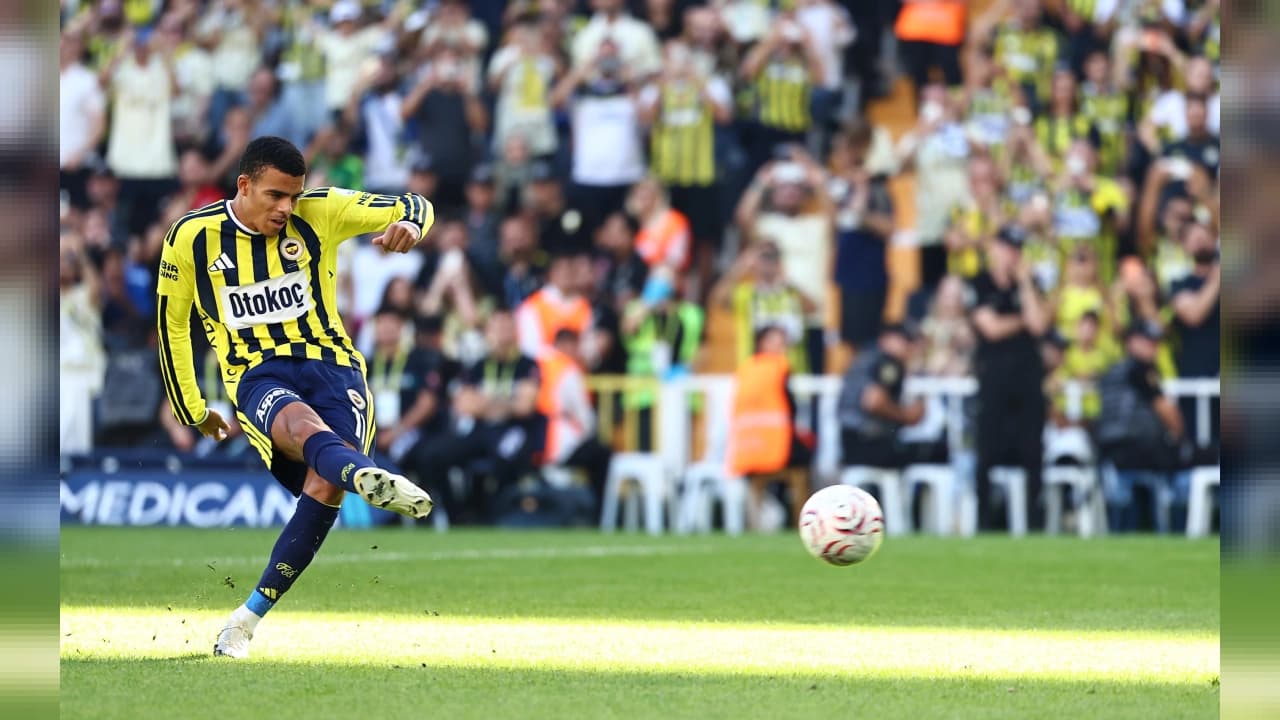 Fenerbahçe'nin Yıldızı Mason Greenwood'un Hazırlık Maçındaki Kırmızı Kartı Süper Lig'de Ceza Riski Yarattı