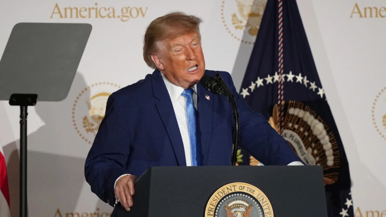 Trump'tan Kalıcı Yaz Saati Tasarısını Engelleyen Senatör Cotton'a Sert Tepki
