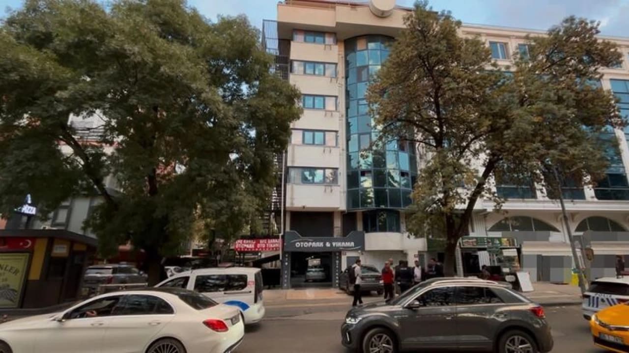 Ankara'da Otelin 6'ncı Katından Düşen Kadın Ağır Yaralandı