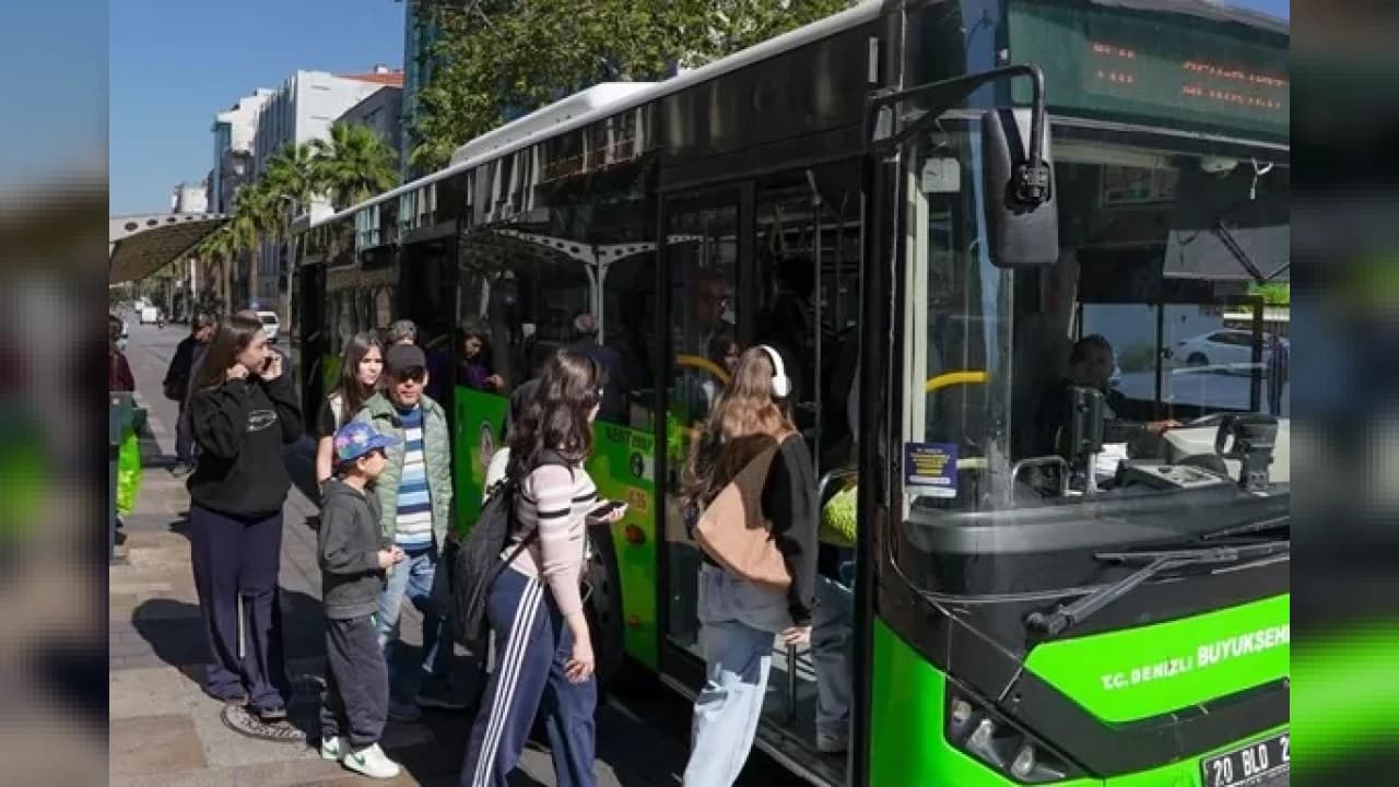Denizli'de Öğrencilere Aylık 44 Ücretsiz Biniş Desteği Sürüyor