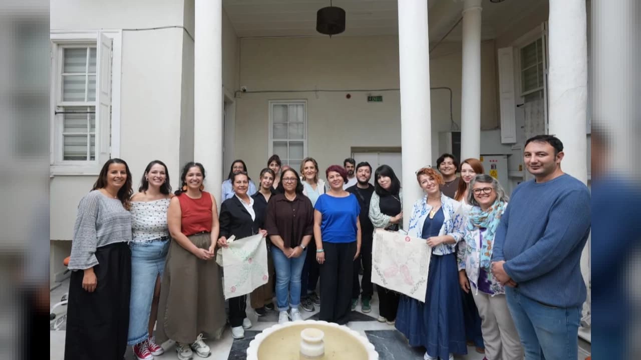 İzmir'de kadınlar Basmane basma geleneğini atölyede deneyimledi
