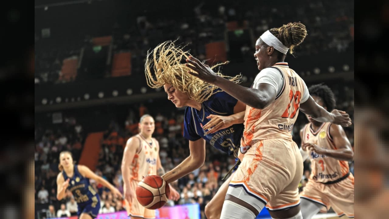 Fenerbahçe Tarfin ÇİMSA ÇBK Mersin'i 79-71 Yenerek Süper Kupa'yı Kazandı