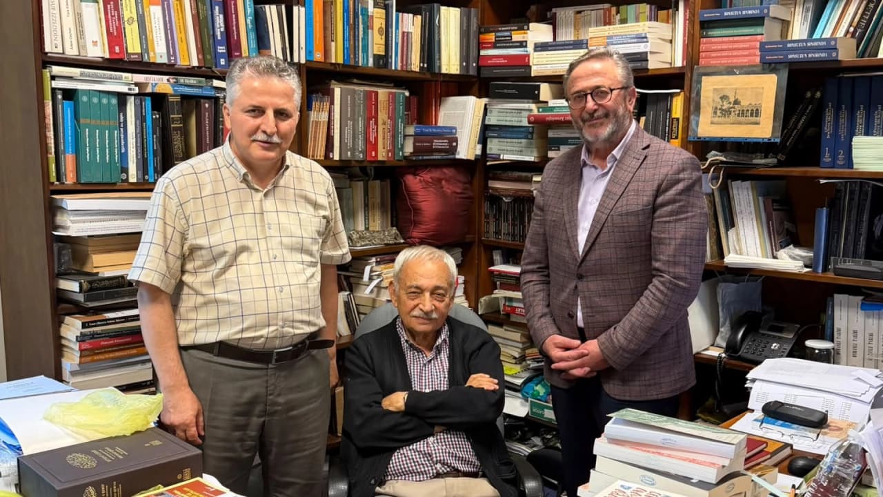 Prof. Dr. İsmail Erünsal'ın Yazma Eser Koleksiyonu Erişime Açıldı