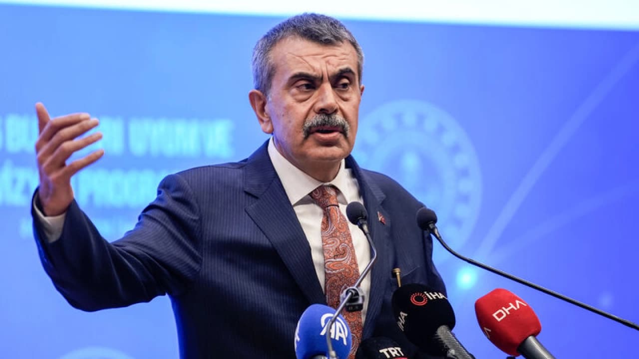 Bakan Tekin'den okullardaki şiddet ve sosyal medya açıklaması