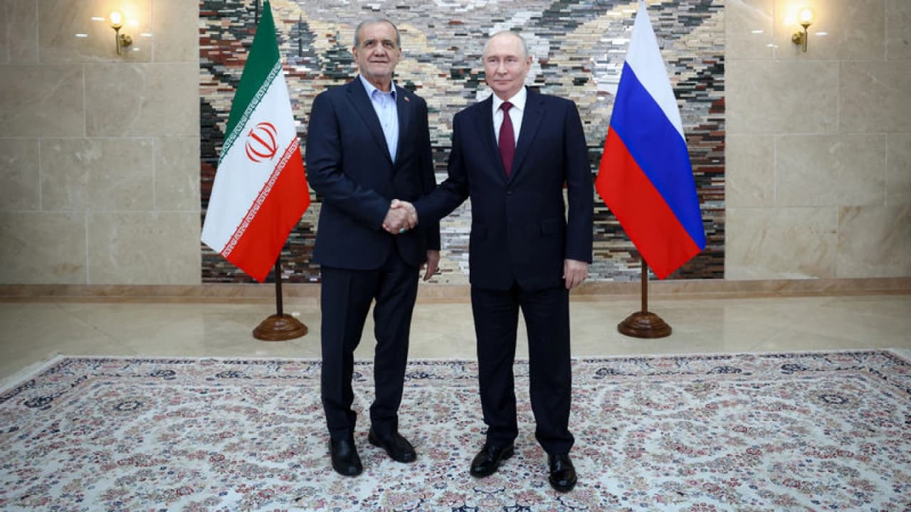 Putin ve Pezeşkiyan Türkmenistan'da bölgesel barışı görüştü