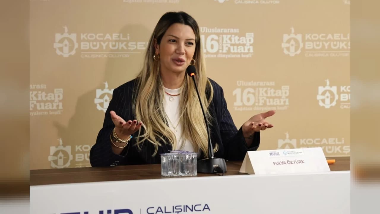 Fulya Öztürk Kocaeli Kitap Fuarı'nda Dijital Medya Uyarısı Yaptı
