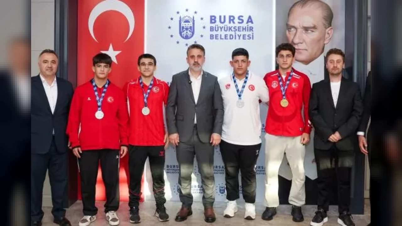Şahin Biba Balkan Şampiyonası'nda Dereceye Giren Güreşçileri Ağırladı