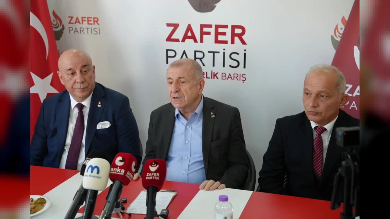 Ümit Özdağ Antalya'da Fon Yolsuzluğu ve Seçim Çağrısı Yaptı