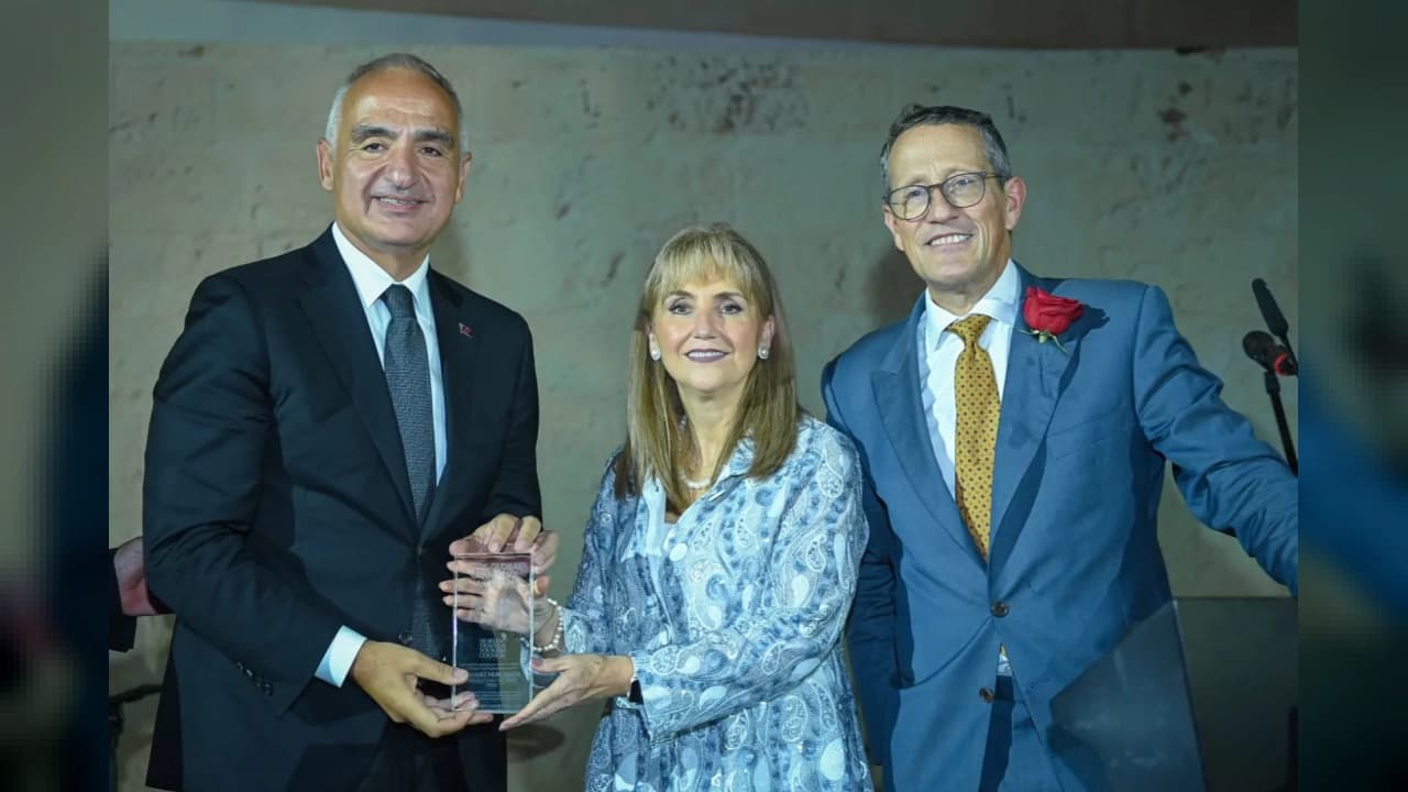 Bakan Mehmet Nuri Ersoy'a WTTC'den Üstün Liderlik Ödülü