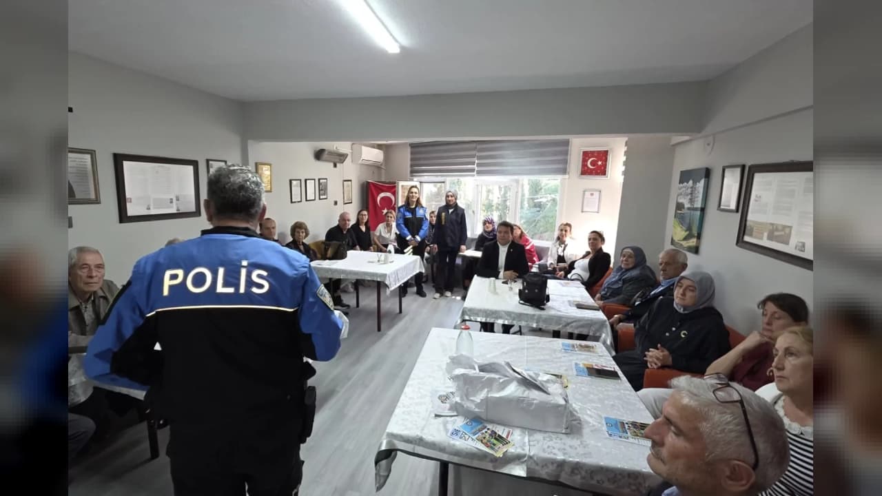 Bursa'da emekli astsubaylara dolandırıcılık ve siber suç eğitimi verildi