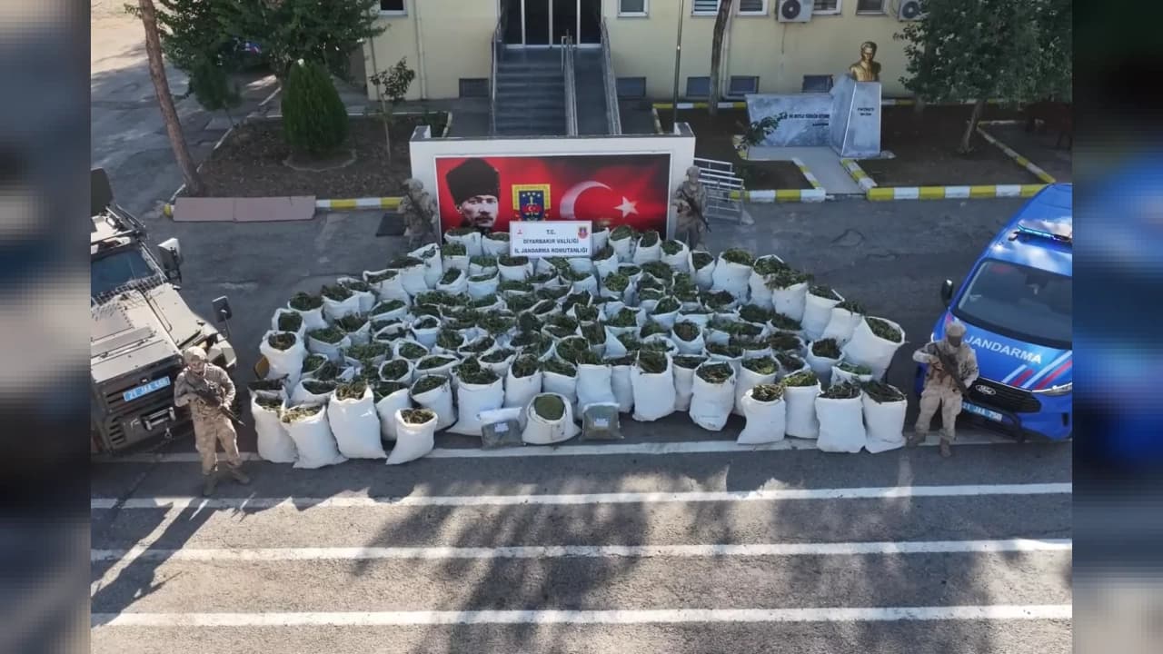 Diyarbakır'da jandarma operasyonunda 2 ton 200 kilo esrar ele geçirildi