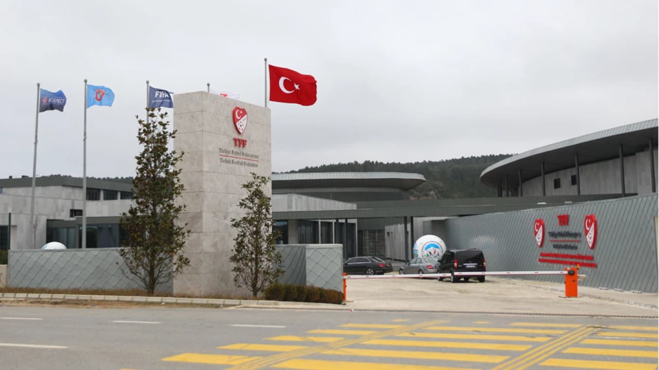 Maltepe'deki bina çökmesi nedeniyle maçlarda saygı duruşu