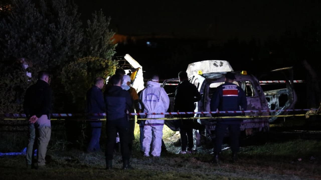 Manisa'da yanan otomobilde erkek cesedi bulundu