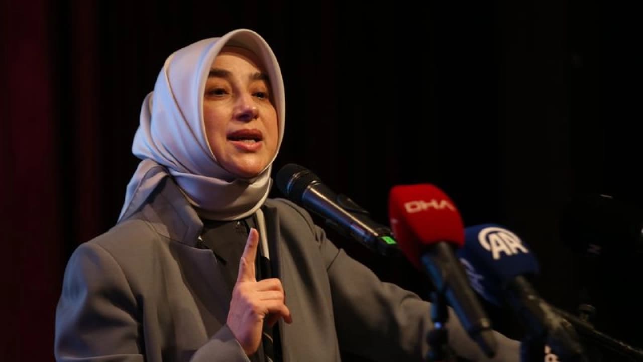 Özlem Zengin den Özgür Özel in Meclis oturumu iddiasına yanıt