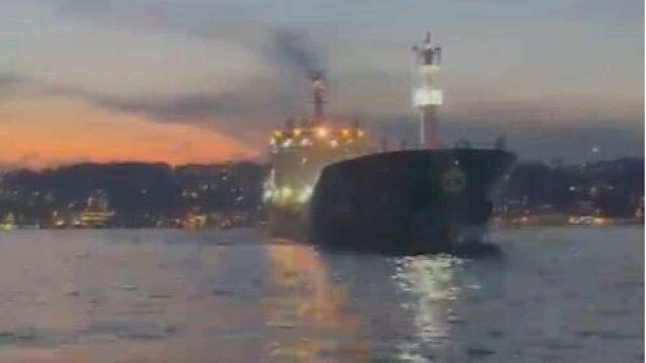 İstanbul Boğazı'nda gemi arızası: Trafik çift yönlü askıya alındı