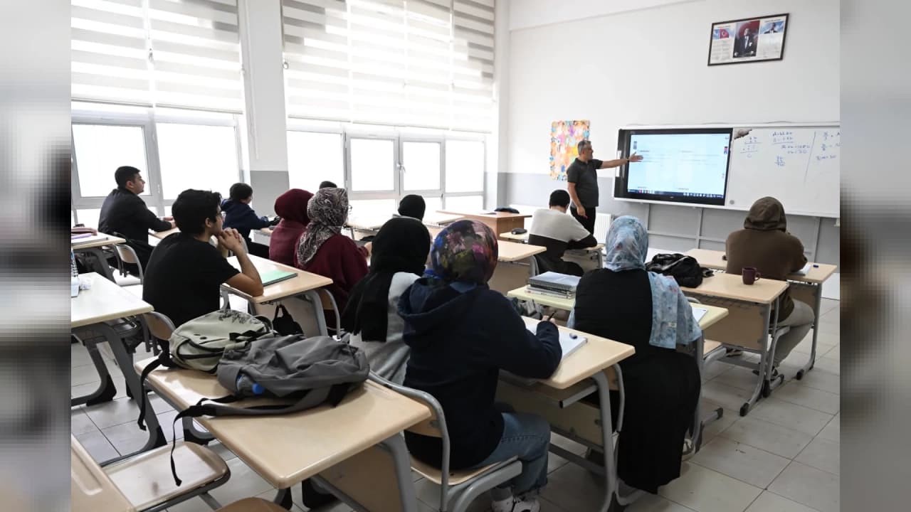 Malatya'da 200 Öğrenciye Üniversiteye Hazırlık Desteği