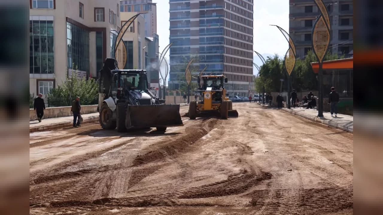 Muş'ta SSK Caddesi'ndeki asfalt yenileme çalışmalarında sona gelindi