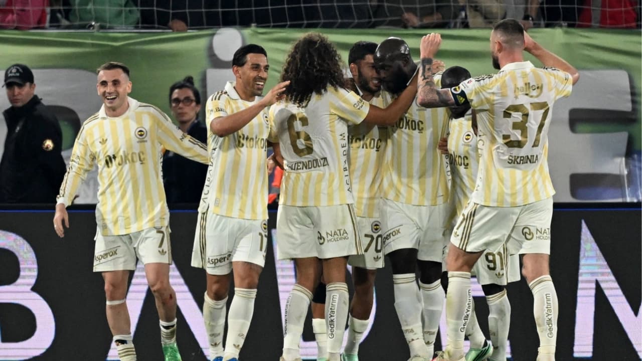 Spor Yazarlarından Fenerbahçe'nin Rizespor Galibiyetine Eleştiri