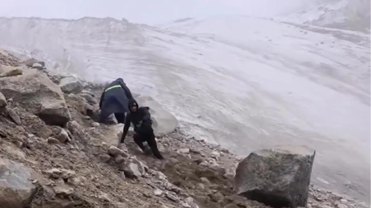 Ağrı Dağı'nda tırmanış sırasında heyelan: Dağcılar son anda kurtuldu