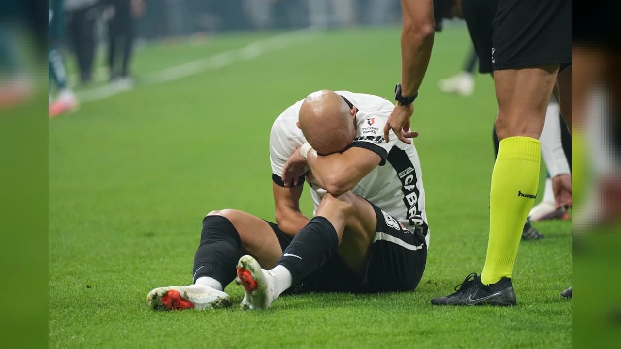 Beşiktaş'ta Vaclav Cerny'nin sol uyluk arka adalesinde sakatlık tespit edildi