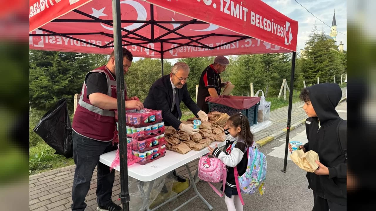İzmit Belediyesinden Öğrencilere Beslenme Saati Desteği