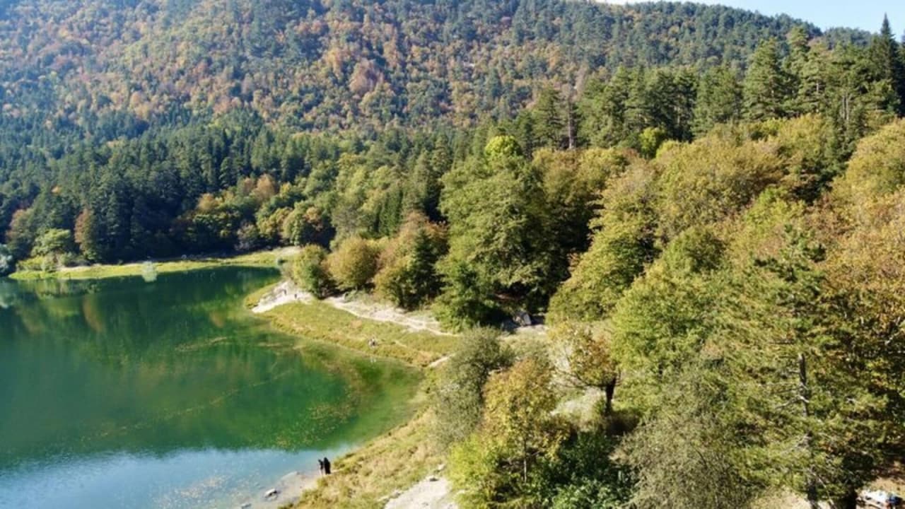 Sülüklü Göl Tabiat Parkı sonbahar renklerine büründü