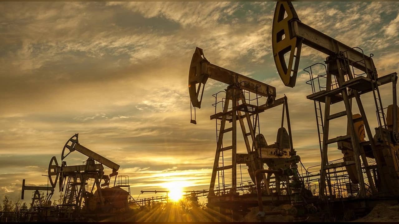 Brent petrol arz endişeleriyle 106,10 dolara yükseldi