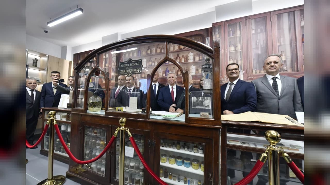 Ankara Eczacılık Tarihi Sergievi Ulus'ta Açıldı