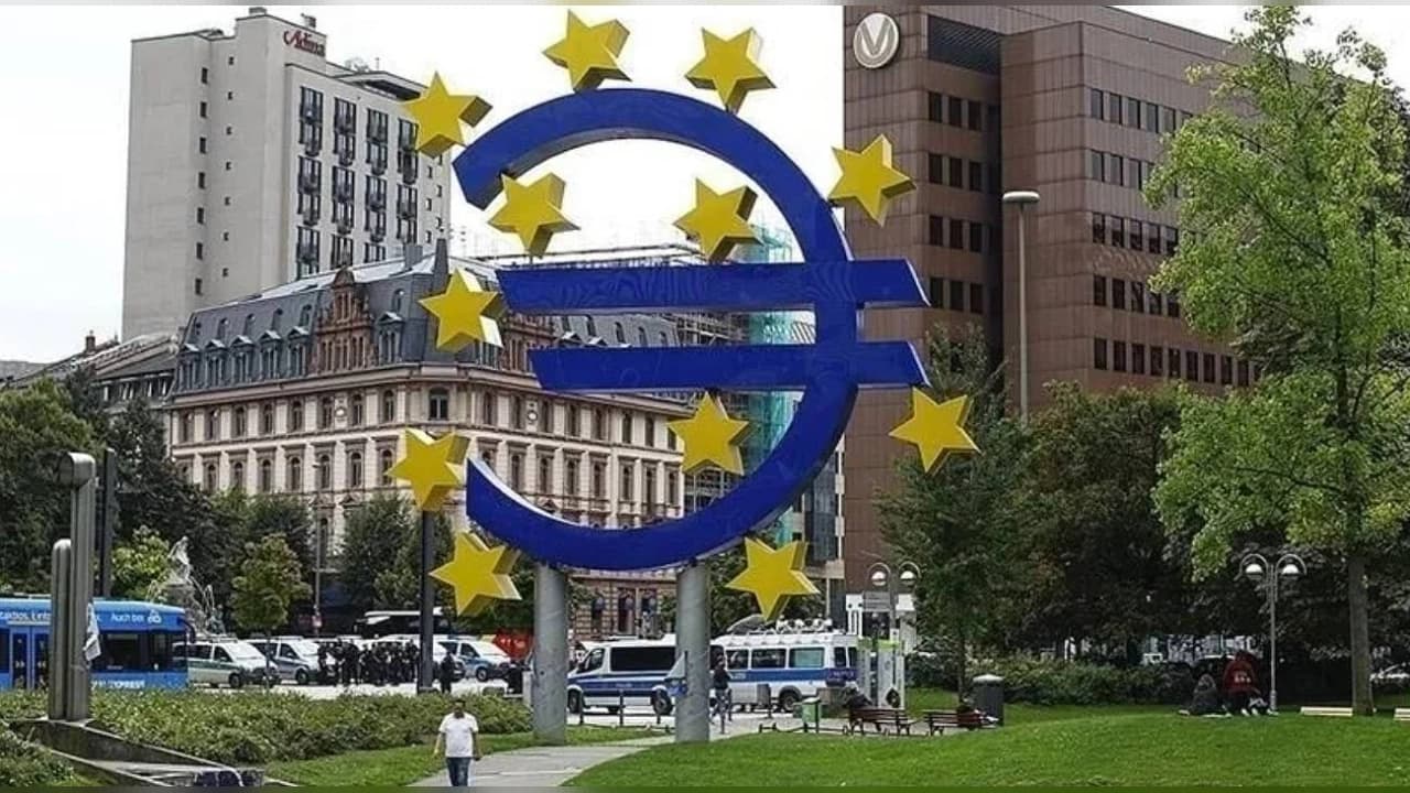 Euro Bölgesi sanayi üretimi ağustosta yüzde 0,5 azaldı