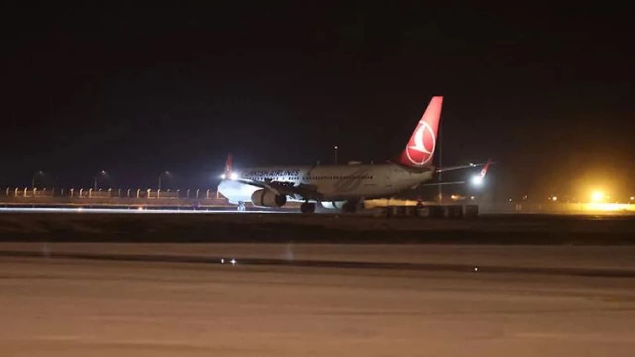 İstanbul'da hava trafiğine fırtına engeli: 46 uçak yönlendirildi
