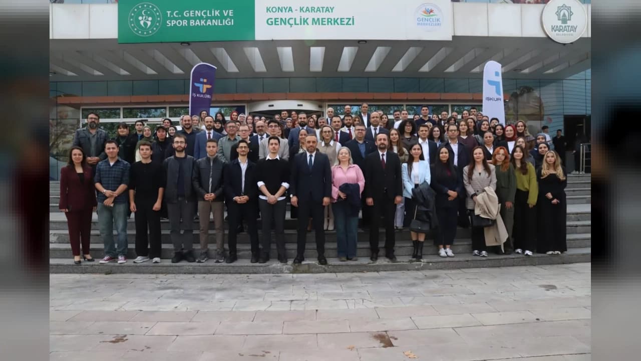 Konya'da üniversiteliler ile iş dünyası çalıştayda buluştu